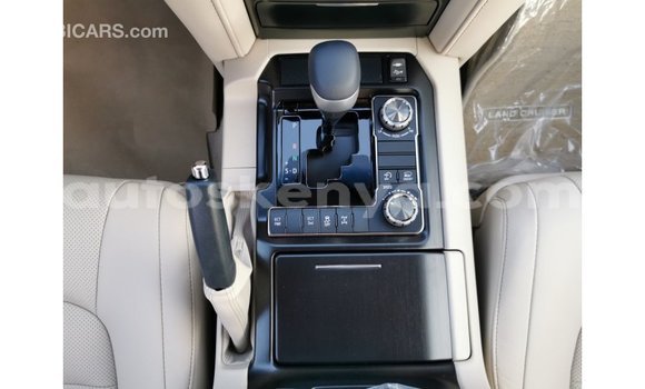 Buy Import Toyota Land Cruiser White Car in Import - Dubai in Central Kenya Buy Import Toyota Land Cruiser White Car in Import - Dubai in Central Kenya