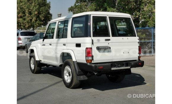 Buy Import Toyota Land Cruiser White Car in Import - Dubai in Central Kenya Buy Import Toyota Land Cruiser White Car in Import - Dubai in Central Kenya