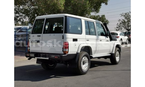 Buy Import Toyota Land Cruiser White Car in Import - Dubai in Central Kenya Buy Import Toyota Land Cruiser White Car in Import - Dubai in Central Kenya