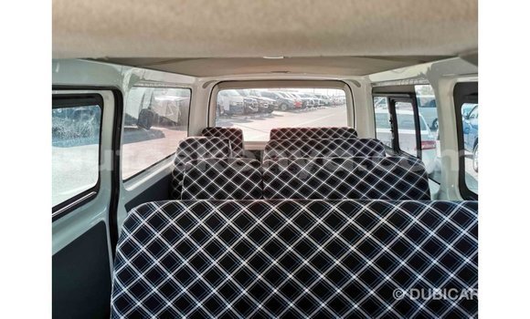 Imported Toyota Hiace White Makiinaa iti Import - Dubai keessatti Central Kenya keessatti Imported Toyota Hiace White Makiinaa iti Import - Dubai keessatti Central Kenya keessatti