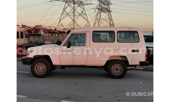 Imported Toyota Land Cruiser White Makiinaa iti Import - Dubai keessatti Central Kenya keessatti Imported Toyota Land Cruiser White Makiinaa iti Import - Dubai keessatti Central Kenya keessatti