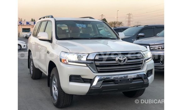 Buy Import Toyota Land Cruiser White Car in Import - Dubai in Central Kenya Buy Import Toyota Land Cruiser White Car in Import - Dubai in Central Kenya