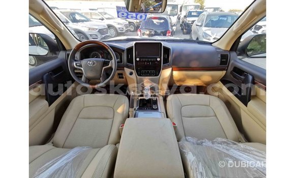 Nunua Imported Toyota Land Cruiser Nyeupe Gari ndani ya Import - Dubai nchini Kati Kenya Nunua Imported Toyota Land Cruiser Nyeupe Gari ndani ya Import - Dubai nchini Kati Kenya