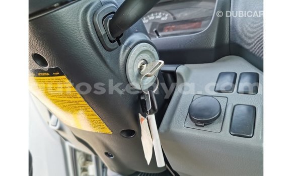 Imported Hino 300 Series White Netiree iti Import - Dubai keessatti Central Kenya keessatti Imported Hino 300 Series White Netiree iti Import - Dubai keessatti Central Kenya keessatti