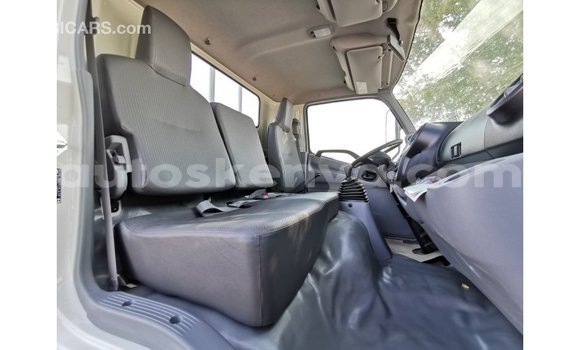 Imported Hino 300 Series White Netiree iti Import - Dubai keessatti Central Kenya keessatti Imported Hino 300 Series White Netiree iti Import - Dubai keessatti Central Kenya keessatti