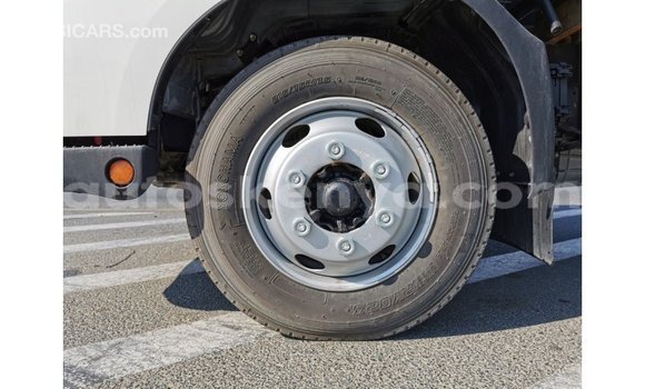 Imported Hino 300 Series White Netiree iti Import - Dubai keessatti Central Kenya keessatti Imported Hino 300 Series White Netiree iti Import - Dubai keessatti Central Kenya keessatti