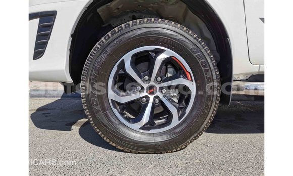 Buy Import Toyota Hilux White Car in Import - Dubai in Central Kenya Buy Import Toyota Hilux White Car in Import - Dubai in Central Kenya