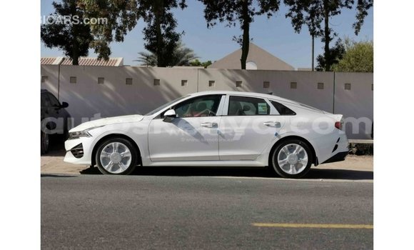 Imported Kia K5 White Makiinaa iti Import - Dubai keessatti Central Kenya keessatti Imported Kia K5 White Makiinaa iti Import - Dubai keessatti Central Kenya keessatti