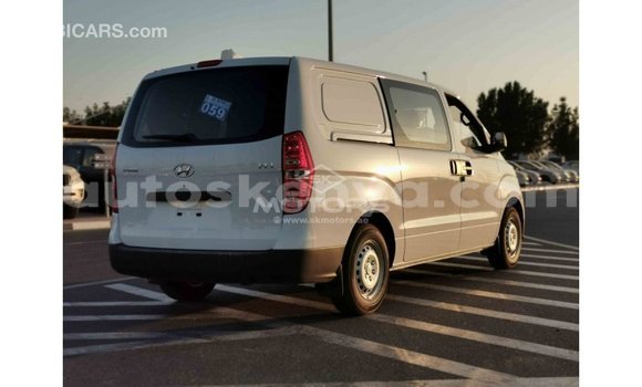 Nunua Imported Hyundai Chorus Nyeupe Lori ndani ya Import - Dubai nchini Kati Kenya Nunua Imported Hyundai Chorus Nyeupe Lori ndani ya Import - Dubai nchini Kati Kenya