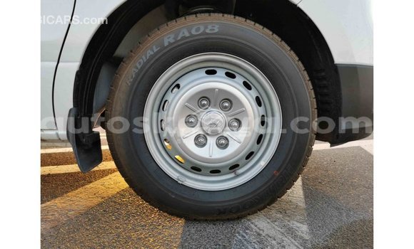 Nunua Imported Hyundai Chorus Nyeupe Lori ndani ya Import - Dubai nchini Kati Kenya Nunua Imported Hyundai Chorus Nyeupe Lori ndani ya Import - Dubai nchini Kati Kenya