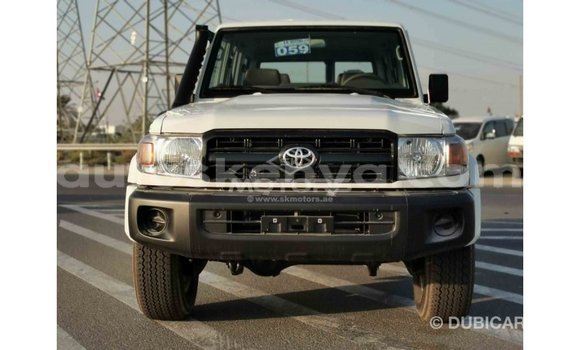 Buy Import Toyota Land Cruiser White Car in Import - Dubai in Central Kenya Buy Import Toyota Land Cruiser White Car in Import - Dubai in Central Kenya