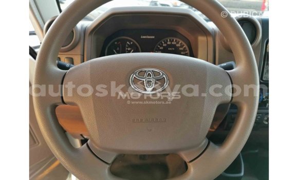Buy Import Toyota Land Cruiser White Car in Import - Dubai in Central Kenya Buy Import Toyota Land Cruiser White Car in Import - Dubai in Central Kenya