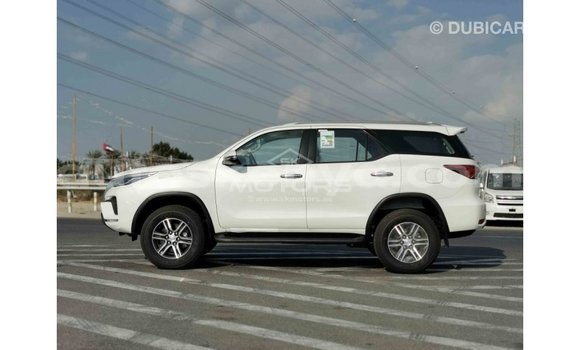 Imported Toyota Fortuner White Makiinaa iti Import - Dubai keessatti Central Kenya keessatti Imported Toyota Fortuner White Makiinaa iti Import - Dubai keessatti Central Kenya keessatti