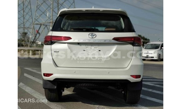 Imported Toyota Fortuner White Makiinaa iti Import - Dubai keessatti Central Kenya keessatti Imported Toyota Fortuner White Makiinaa iti Import - Dubai keessatti Central Kenya keessatti