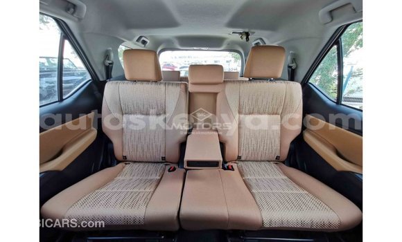 Imported Toyota Fortuner White Makiinaa iti Import - Dubai keessatti Central Kenya keessatti Imported Toyota Fortuner White Makiinaa iti Import - Dubai keessatti Central Kenya keessatti