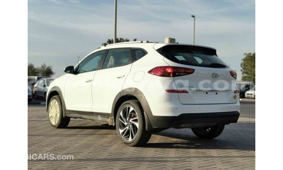 Nunua Imported Hyundai Tucson Nyeupe Gari ndani ya Import - Dubai nchini Kati Kenya Nunua Imported Hyundai Tucson Nyeupe Gari ndani ya Import - Dubai nchini Kati Kenya