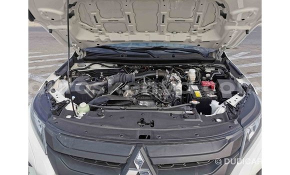 Buy Import Mitsubishi L200 White Car in Import - Dubai in Central Kenya Buy Import Mitsubishi L200 White Car in Import - Dubai in Central Kenya