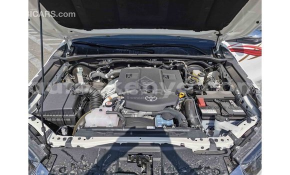 Imported Toyota Hilux White Makiinaa iti Import - Dubai keessatti Central Kenya keessatti Imported Toyota Hilux White Makiinaa iti Import - Dubai keessatti Central Kenya keessatti