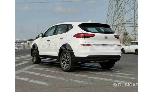Nunua Imported Hyundai Tucson Nyeupe Gari ndani ya Import - Dubai nchini Kati Kenya Nunua Imported Hyundai Tucson Nyeupe Gari ndani ya Import - Dubai nchini Kati Kenya