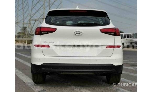 Nunua Imported Hyundai Tucson Nyeupe Gari ndani ya Import - Dubai nchini Kati Kenya Nunua Imported Hyundai Tucson Nyeupe Gari ndani ya Import - Dubai nchini Kati Kenya