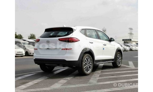 Nunua Imported Hyundai Tucson Nyeupe Gari ndani ya Import - Dubai nchini Kati Kenya Nunua Imported Hyundai Tucson Nyeupe Gari ndani ya Import - Dubai nchini Kati Kenya