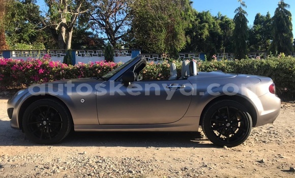 Nunua Ilio tumika Mazda MX-5 Beige Gari ndani ya Mombasa nchini Kenya ya Pwani Nunua Ilio tumika Mazda MX-5 Beige Gari ndani ya Mombasa nchini Kenya ya Pwani