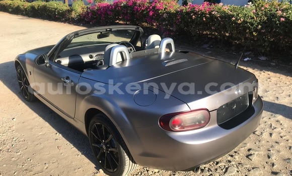 Nunua Ilio tumika Mazda MX-5 Beige Gari ndani ya Mombasa nchini Kenya ya Pwani Nunua Ilio tumika Mazda MX-5 Beige Gari ndani ya Mombasa nchini Kenya ya Pwani