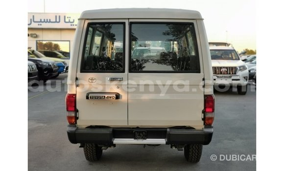 Nunua Imported Toyota Land Cruiser Nyeupe Gari ndani ya Import - Dubai nchini Kati Kenya Nunua Imported Toyota Land Cruiser Nyeupe Gari ndani ya Import - Dubai nchini Kati Kenya