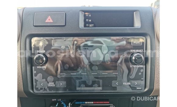 Nunua Imported Toyota Land Cruiser Nyeupe Gari ndani ya Import - Dubai nchini Kati Kenya Nunua Imported Toyota Land Cruiser Nyeupe Gari ndani ya Import - Dubai nchini Kati Kenya