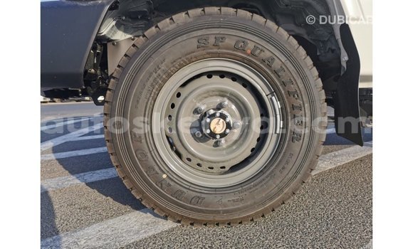 Nunua Imported Toyota Land Cruiser Nyeupe Gari ndani ya Import - Dubai nchini Kati Kenya Nunua Imported Toyota Land Cruiser Nyeupe Gari ndani ya Import - Dubai nchini Kati Kenya