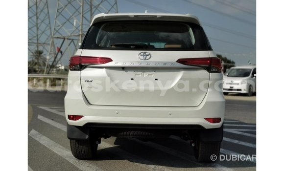 Nunua Imported Toyota Fortuner Nyeupe Gari ndani ya Import - Dubai nchini Kati Kenya Nunua Imported Toyota Fortuner Nyeupe Gari ndani ya Import - Dubai nchini Kati Kenya