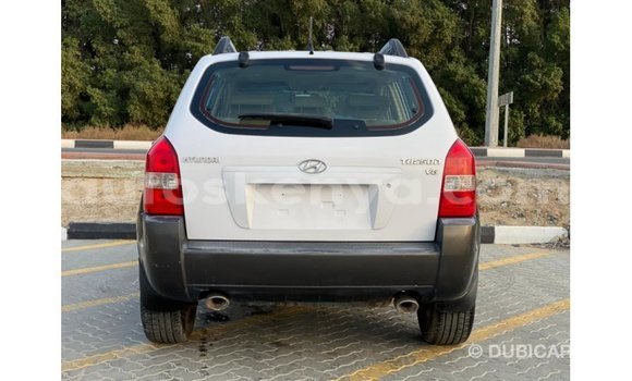 Imported Hyundai Tucson White Makiinaa iti Import - Dubai keessatti Central Kenya keessatti Imported Hyundai Tucson White Makiinaa iti Import - Dubai keessatti Central Kenya keessatti