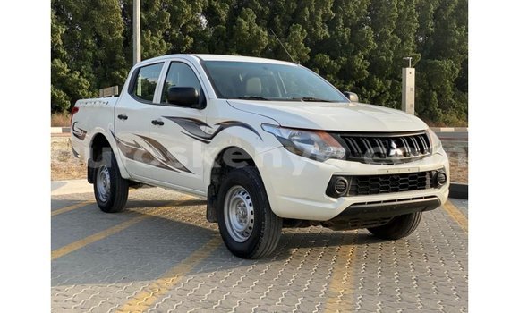 Nunua Imported Mitsubishi L200 Nyeupe Gari ndani ya Import - Dubai nchini Kati Kenya