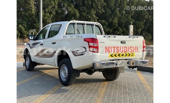 Imported Mitsubishi L200 White Makiinaa iti Import - Dubai keessatti Central Kenya keessatti Imported Mitsubishi L200 White Makiinaa iti Import - Dubai keessatti Central Kenya keessatti