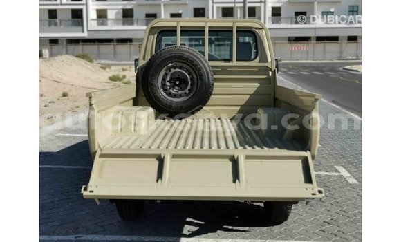 Nunua Imported Toyota Land Cruiser Beige Gari ndani ya Import - Dubai nchini Kati Kenya Nunua Imported Toyota Land Cruiser Beige Gari ndani ya Import - Dubai nchini Kati Kenya