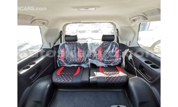 Buy Import Toyota Land Cruiser White Car in Import - Dubai in Central Kenya Buy Import Toyota Land Cruiser White Car in Import - Dubai in Central Kenya