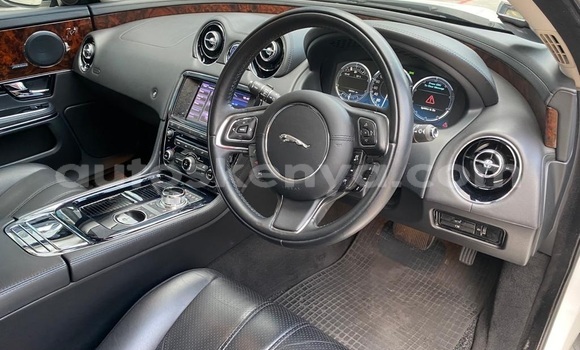 Nunua Ilio tumika Jaguar XJ Nyeupe Gari ndani ya Mombasa nchini Kenya ya Pwani Nunua Ilio tumika Jaguar XJ Nyeupe Gari ndani ya Mombasa nchini Kenya ya Pwani