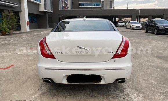 Nunua Ilio tumika Jaguar XJ Nyeupe Gari ndani ya Mombasa nchini Kenya ya Pwani Nunua Ilio tumika Jaguar XJ Nyeupe Gari ndani ya Mombasa nchini Kenya ya Pwani