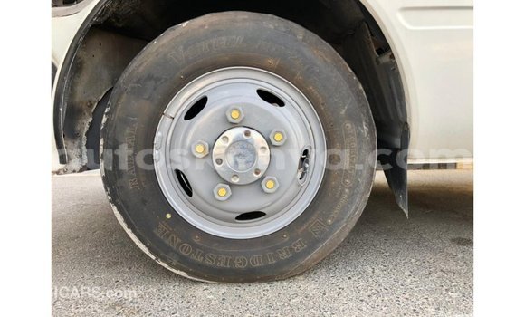 Imported Toyota Coaster White Makiinaa iti Import - Dubai keessatti Central Kenya keessatti Imported Toyota Coaster White Makiinaa iti Import - Dubai keessatti Central Kenya keessatti