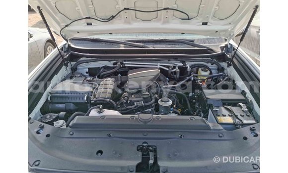 Imported Toyota Prado White Makiinaa iti Import - Dubai keessatti Central Kenya keessatti Imported Toyota Prado White Makiinaa iti Import - Dubai keessatti Central Kenya keessatti