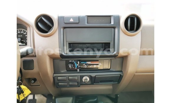 Nunua Imported Toyota Land Cruiser Beige Gari ndani ya Import - Dubai nchini Kati Kenya Nunua Imported Toyota Land Cruiser Beige Gari ndani ya Import - Dubai nchini Kati Kenya