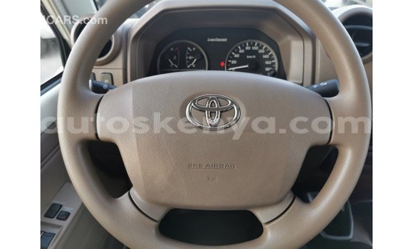 Buy Import Toyota Land Cruiser White Car in Import - Dubai in Central Kenya Buy Import Toyota Land Cruiser White Car in Import - Dubai in Central Kenya