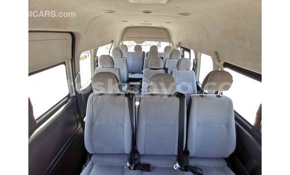 Nunua Imported Toyota Hiace Nyeupe Gari ndani ya Import - Dubai nchini Kati Kenya Nunua Imported Toyota Hiace Nyeupe Gari ndani ya Import - Dubai nchini Kati Kenya