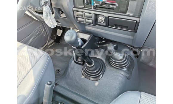 Imported Toyota Land Cruiser White Makiinaa iti Import - Dubai keessatti Central Kenya keessatti Imported Toyota Land Cruiser White Makiinaa iti Import - Dubai keessatti Central Kenya keessatti