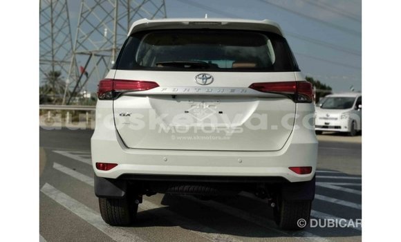 Imported Toyota Fortuner White Makiinaa iti Import - Dubai keessatti Central Kenya keessatti Imported Toyota Fortuner White Makiinaa iti Import - Dubai keessatti Central Kenya keessatti