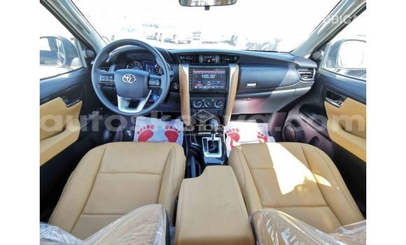 Imported Toyota Fortuner Black Makiinaa iti Import - Dubai keessatti Central Kenya keessatti Imported Toyota Fortuner Black Makiinaa iti Import - Dubai keessatti Central Kenya keessatti