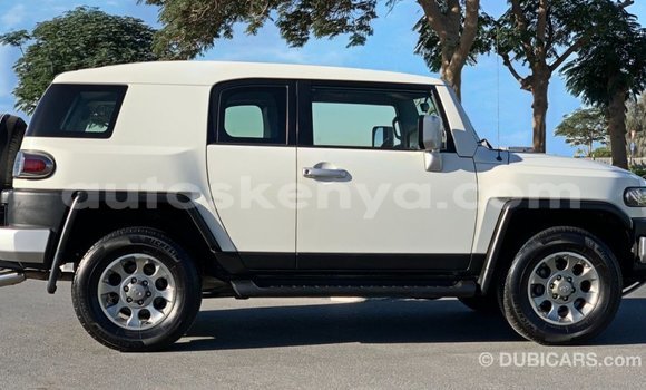 Imported Toyota FJ Cruiser White Makiinaa iti Import - Dubai keessatti Central Kenya keessatti Imported Toyota FJ Cruiser White Makiinaa iti Import - Dubai keessatti Central Kenya keessatti
