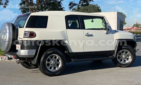 Imported Toyota FJ Cruiser White Makiinaa iti Import - Dubai keessatti Central Kenya keessatti Imported Toyota FJ Cruiser White Makiinaa iti Import - Dubai keessatti Central Kenya keessatti