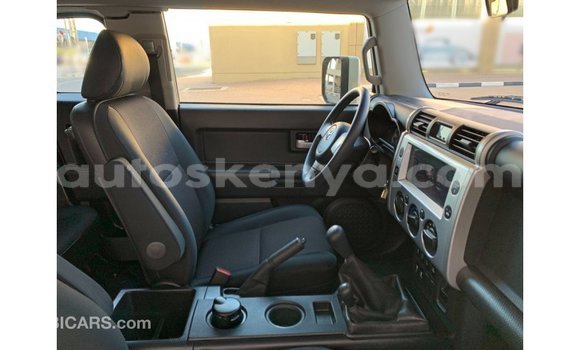 Imported Toyota FJ Cruiser White Makiinaa iti Import - Dubai keessatti Central Kenya keessatti Imported Toyota FJ Cruiser White Makiinaa iti Import - Dubai keessatti Central Kenya keessatti