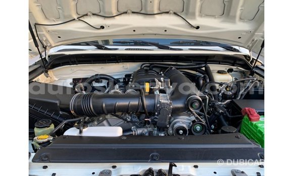 Imported Toyota FJ Cruiser White Makiinaa iti Import - Dubai keessatti Central Kenya keessatti Imported Toyota FJ Cruiser White Makiinaa iti Import - Dubai keessatti Central Kenya keessatti